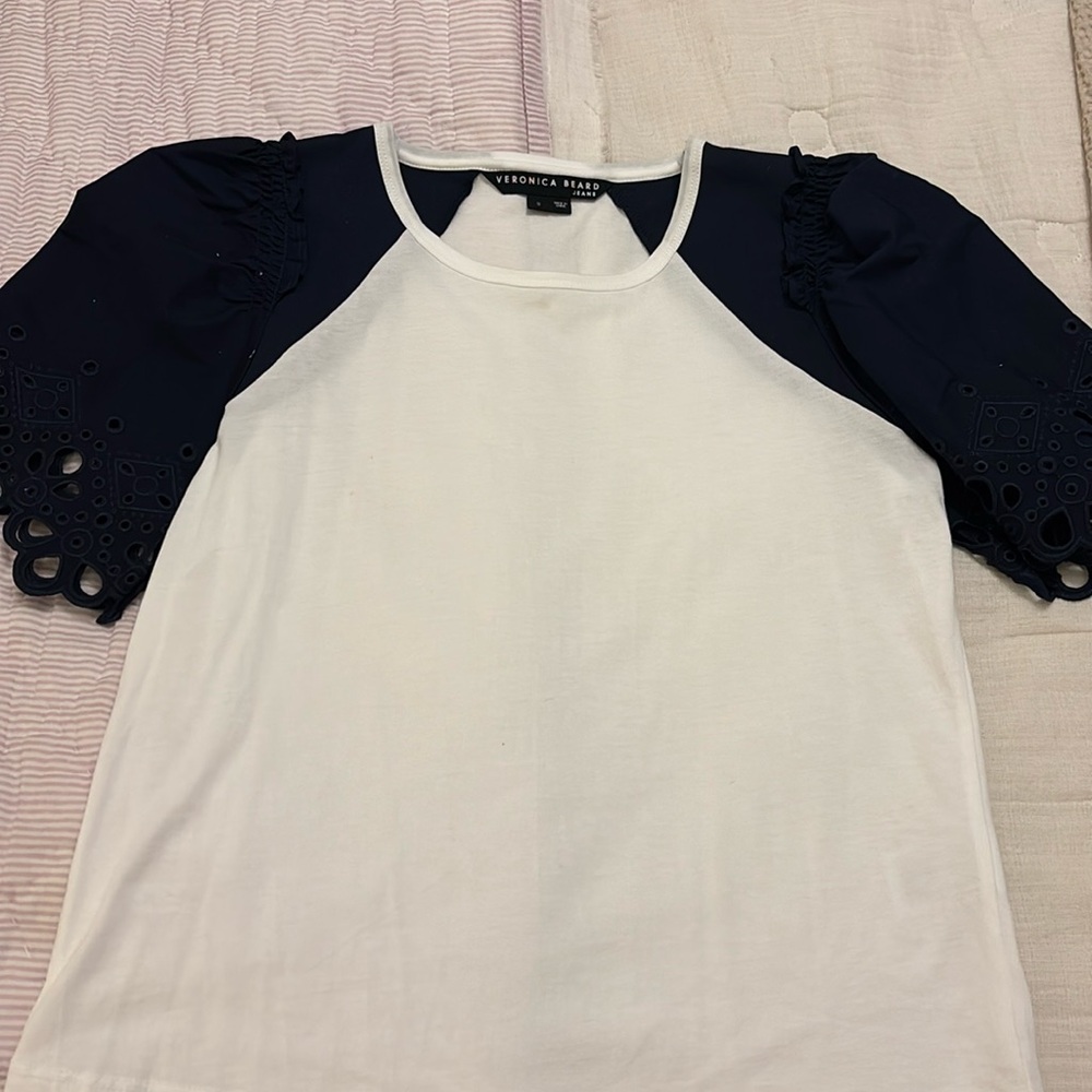 I am selling a never worn Veronica Beard T shirt with navy eyelet sleeves